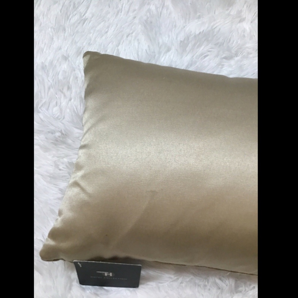 NEW $80 Hotel Collection Maze 10" x 18" Decorative Pillow Natural Khaki - Picture 6 of 8